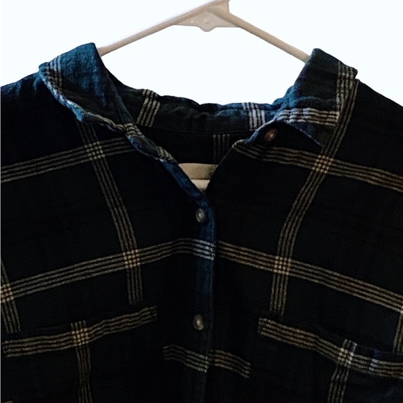 Universal Thread Size Large Woman’s Button Down Long Sleeve Shirt - Picture 5 of 17